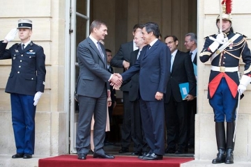 Le Premier Ministre estonien, M. Andrus Ansip accueilli par M. François Fillon - JPEG