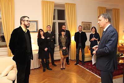 Prantsuse suursaadik tunnustas teenetemärgiga ajaloolast Marek Tamme (19. veebruar 2014) - JPEG