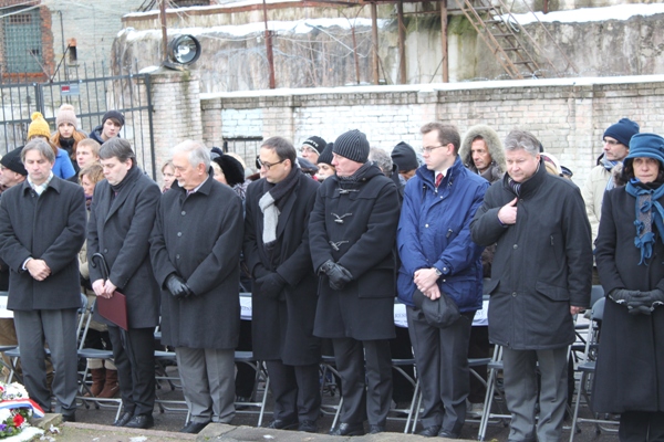 Cérémonie de recueillement Voyage de mémoire sur les lieux de la déportation des Juifs de France à Tallinn le 1er novembre 2012 - JPEG